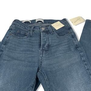 Universal Thread Mid Rise 80s Slim Jeans Size 2 Dark Wash (w/Tag)